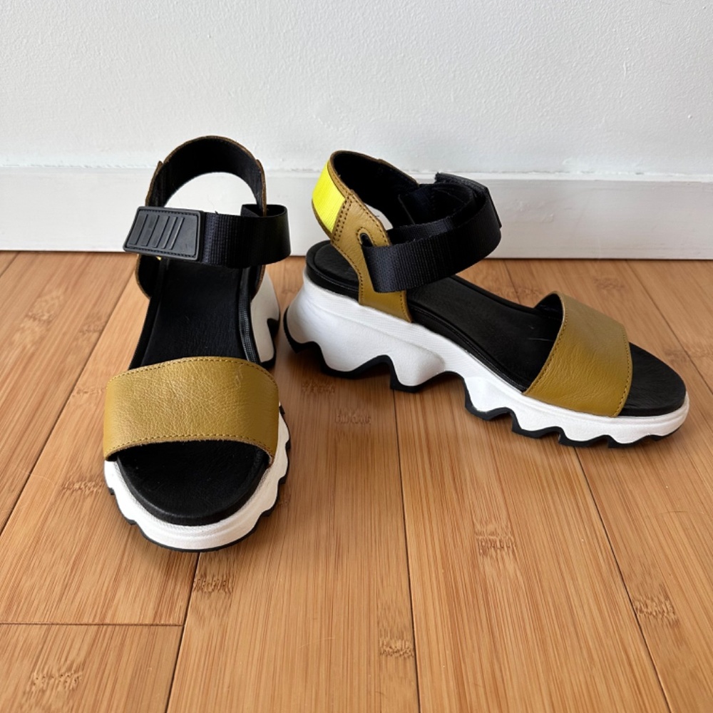 Sorel Kinetic Sandals 5.5